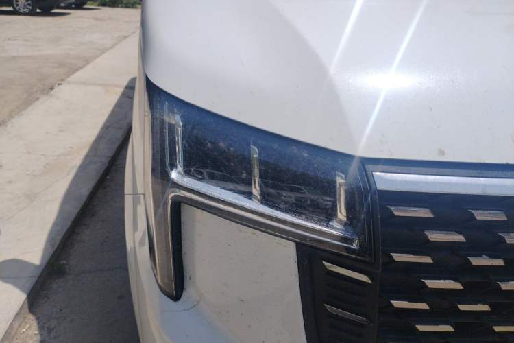 Used SAIC MAXUS Xintu V80 2025 PRO Aoyuntong 2.0T Manual Long Wheelbase Mid-Height 6/7/8/9-Seater Right Front Headlight