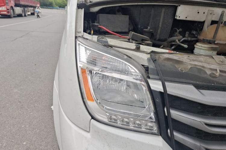 Used SAIC MAXUS Xintu V80  Right Front Headlight