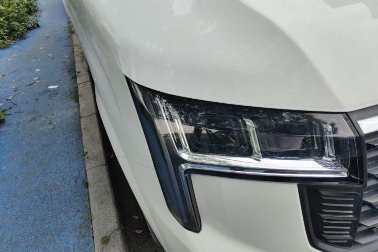 Used SAIC MAXUS Xintu V80 2025 PRO Aoyuntong 2.0T Manual Long Wheelbase Mid-Height 6/7/8/9-Seater Right Front Headlight
