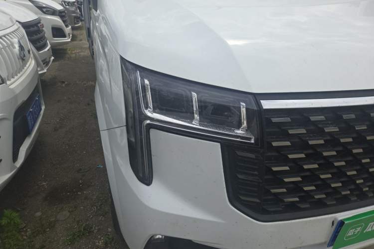 Used SAIC MAXUS Xintu V80 2025 PRO Aoyuntong 2.0T Manual Long Wheelbase Mid-Height 6/7/8/9-Seater Right Front Headlight