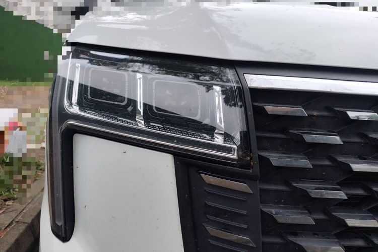 Used SAIC MAXUS Xintu V80 2025 PRO Aoyuntong 2.0T Manual Short Wheelbase Mid-Height 7/8/9-Seater Right Front Headlight