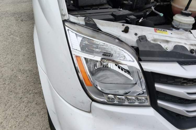 Used SAIC MAXUS Xintu V80  Right Front Headlight