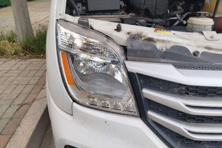Used SAIC MAXUS Xintu V80  Right Front Headlight