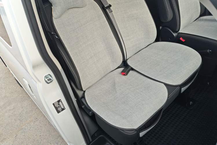 Used SAIC MAXUS Xintu V80 2025 PRO Aoyuntong 2.0T Manual Short Wheelbase Ultra-Low Roof 5/6-Seater Right Front Seat