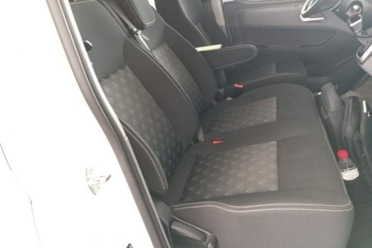 Used SAIC MAXUS Xintu V80 2025 PRO Aoyuntong 2.0T Automatic Short Wheelbase Mid-Height 5/6-Seater Right Front Seat