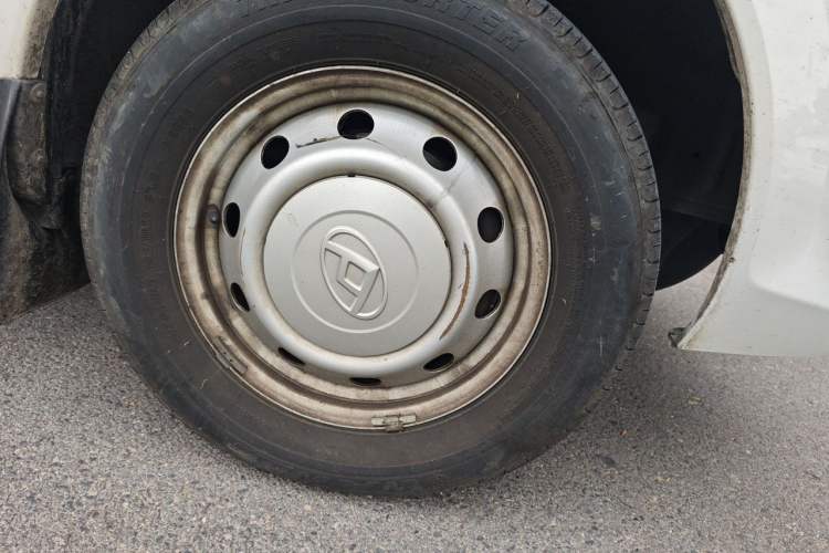 Used SAIC MAXUS Xintu V80  Right Front Wheel Hub