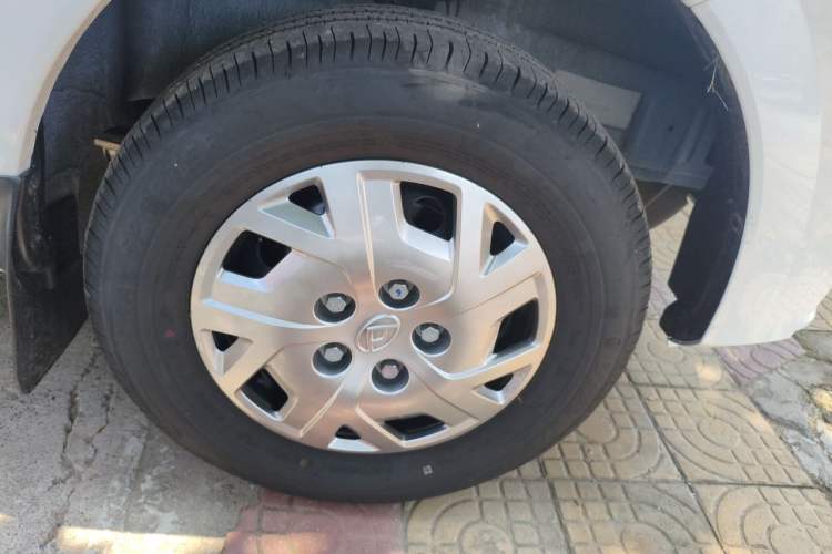 Used SAIC MAXUS Xintu V80 2025 PRO Aoyuntong 2.0T Automatic Short Wheelbase Ultra-Low Roof 5/6-Seater Right Front Wheel Hub