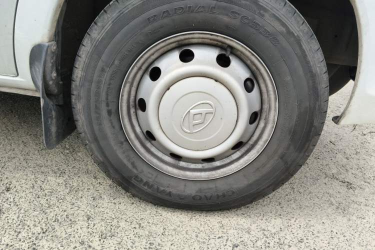 Used SAIC MAXUS Xintu V80  Right Front Wheel Hub