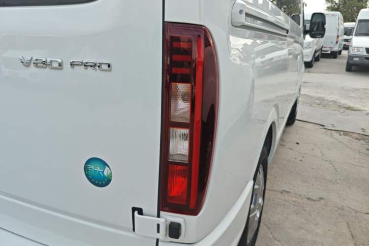 Used SAIC MAXUS Xintu V80 2025 PRO Aoyuntong 2.0T Manual Short Wheelbase Ultra-Low Roof 5/6-Seater Right Rear Taillight