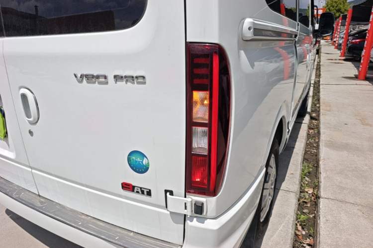 Used SAIC MAXUS Xintu V80 2025 PRO Aoyuntong 2.0T Automatic Short Wheelbase Ultra-Low Roof 5/6-Seater Right Rear Taillight