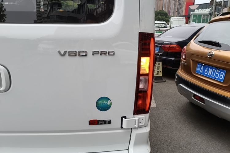 Used SAIC MAXUS Xintu V80 2025 PRO Aoyuntong 2.0T Automatic Long-Wheelbase Mid-Roof Model with 6/7/8/9 Seats Right Rear Taillight