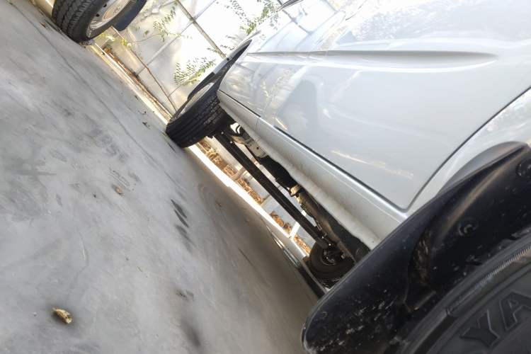 Used SAIC MAXUS Xintu V80 2025 Value Edition Aoyuntong 2.0T Manual Short Wheelbase Mid-Height 127 Ps 5/6 Seats Right Side Sill