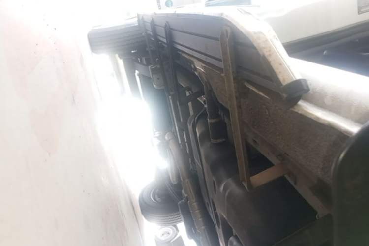 Used SAIC MAXUS Xintu V80 2025 PRO Aoyuntong 2.0T Automatic Short Wheelbase Mid-Height 5/6-Seater Right Side Sill