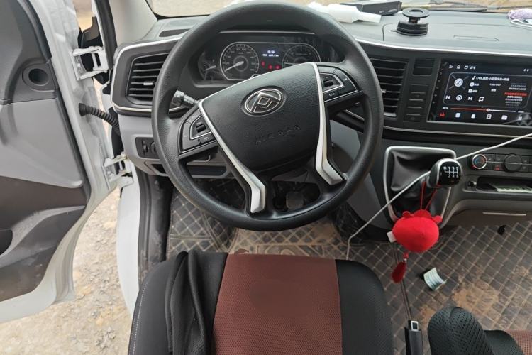 Used SAIC MAXUS Xintu V80 2025 PRO Aoyuntong 2.0T Manual Short Wheelbase Mid-Height 5/6-Seater Steering Wheel