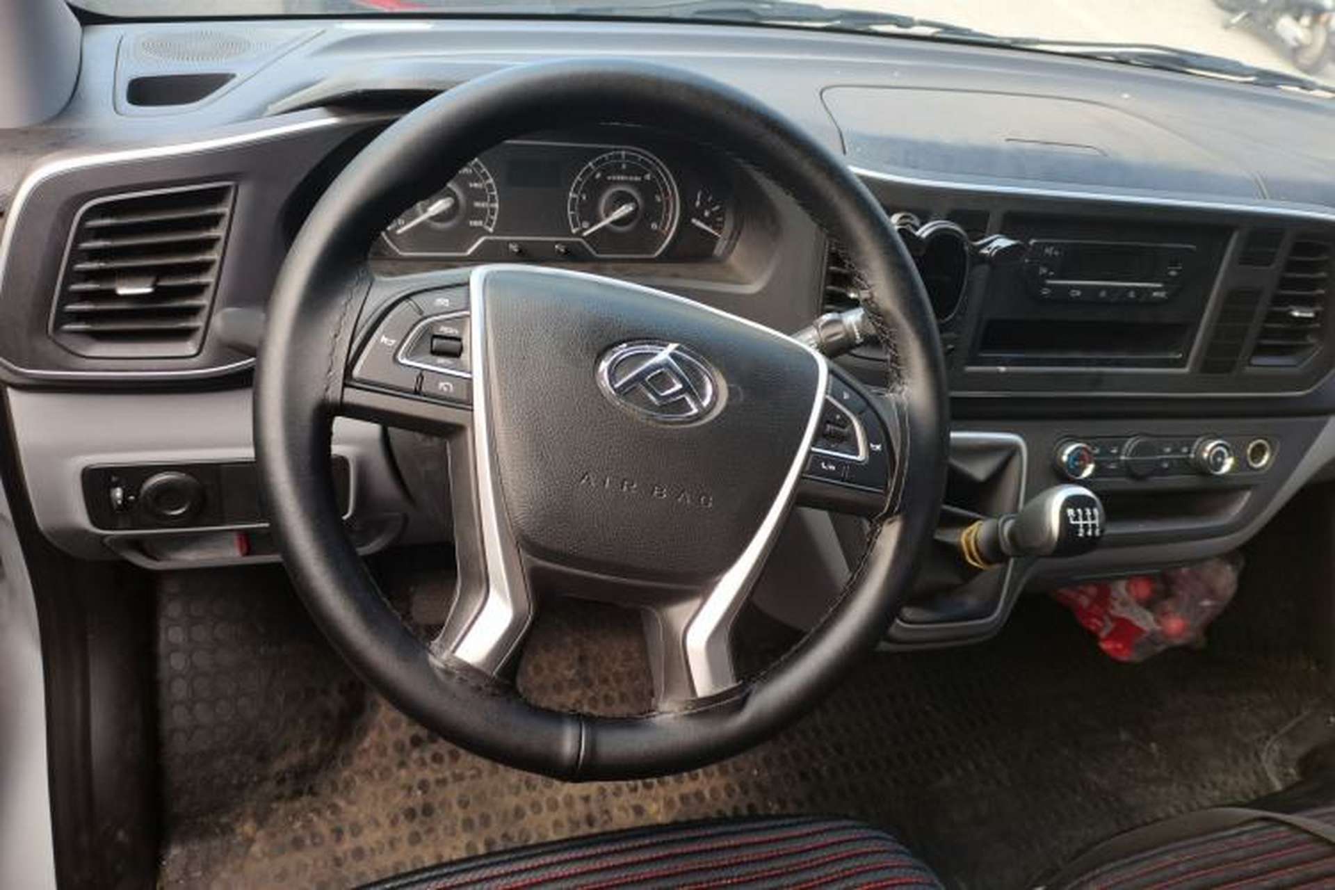 Used SAIC MAXUS Xintu V80  Steering Wheel