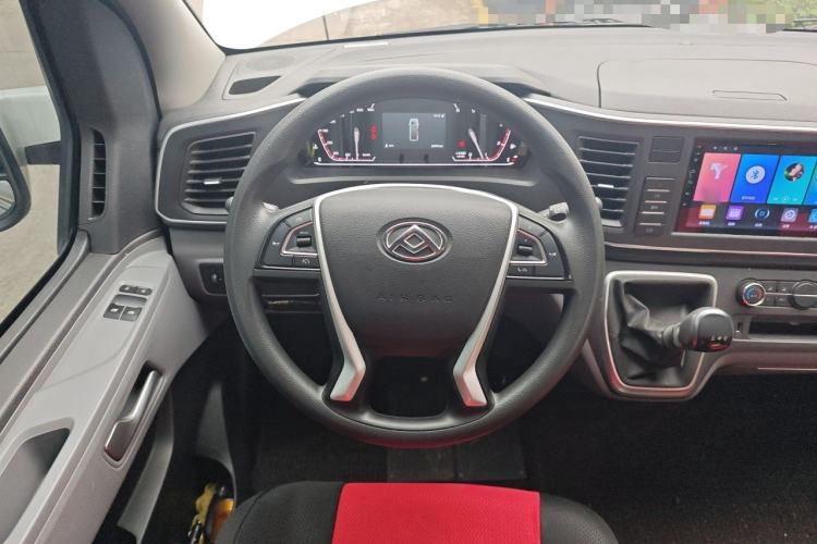 Used SAIC MAXUS Xintu V80 2025 PRO Aoyuntong 2.0T Manual Short Wheelbase Mid-Height 5/6-Seater Steering Wheel