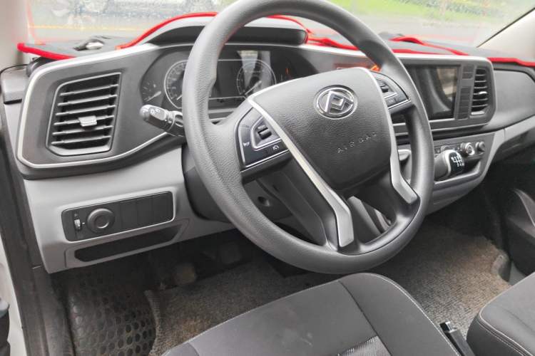 Used SAIC MAXUS Xintu V80 2025 Value Edition Urban Delivery King 2.0T Manual Short Wheelbase Ultra-Low Roof 127 Ps 3 Seats Steering Wheel