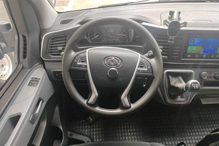 Used SAIC MAXUS Xintu V80 2025 Value Edition Aoyuntong 2.0T Manual Long Wheelbase Mid-Height Design 127 Ps 6/7/9-Seater Steering Wheel