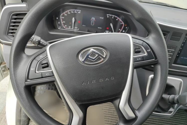 Used SAIC MAXUS Xintu V80 2025 PRO Aoyuntong 2.0T Manual Long Wheelbase Mid-Height 6/7/8/9-Seater Steering Wheel