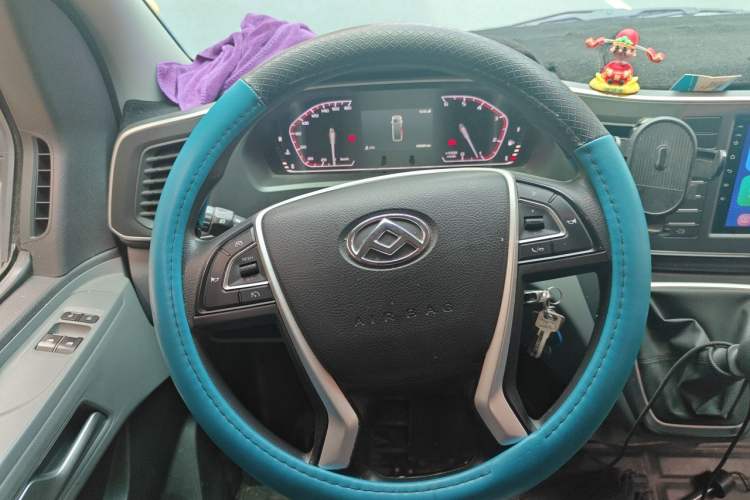 Used SAIC MAXUS Xintu V80 2025 PRO Aoyuntong 2.0T Manual Long Wheelbase Ultra-Low Roof 6/7/8/9-Seater Steering Wheel