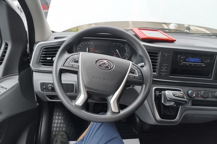 Used SAIC MAXUS Xintu V80 2025 PRO Aoyuntong 2.0T Automatic Long-Wheelbase Mid-Roof Model with 6/7/8/9 Seats Steering Wheel