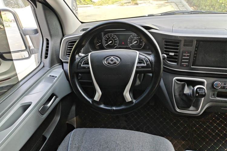 Used SAIC MAXUS Xintu V80 2025 Value Edition Aoyuntong 2.0T Manual Long Wheelbase Mid-Height Design 127 Ps 6/7/9-Seater Steering Wheel