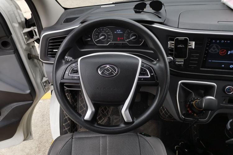 Used SAIC MAXUS Xintu V80 2025 Value Edition Aoyuntong 2.0T Manual Long Wheelbase Mid-Height Design 127 Ps 6/7/9-Seater Steering Wheel