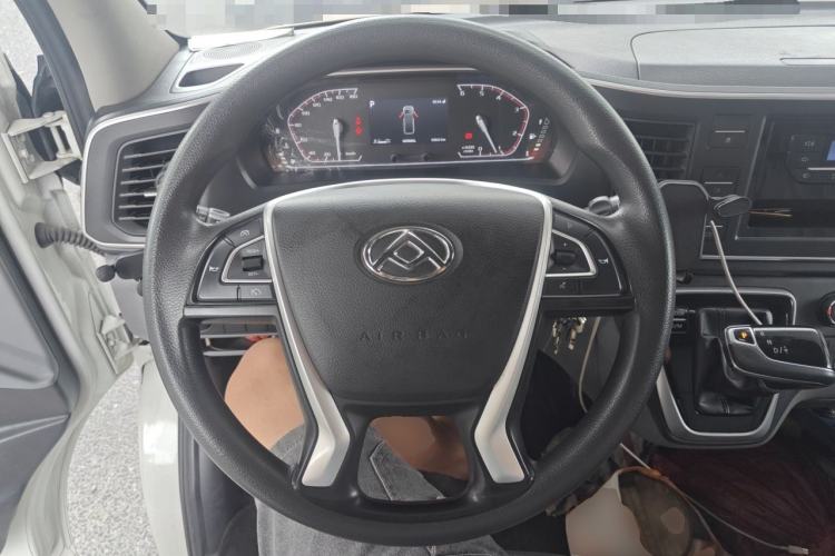 Used SAIC MAXUS Xintu V80 2025 PRO Aoyuntong 2.0T Automatic Long-Wheelbase Mid-Roof Model with 6/7/8/9 Seats Steering Wheel