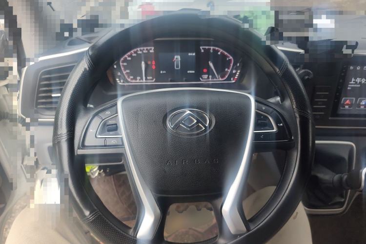 Used SAIC MAXUS Xintu V80 2025 PRO Aoyuntong 2.0T Manual Short Wheelbase Mid-Height 7/8/9-Seater Steering Wheel