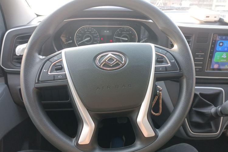 Used SAIC MAXUS Xintu V80 2025 Value Edition Aoyuntong 2.0T Manual Short Wheelbase Mid-Height 127 Ps 5/6 Seats Steering Wheel