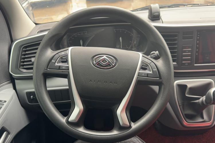Used SAIC MAXUS Xintu V80 2025 PRO Aoyuntong 2.0T Manual Long Wheelbase Mid-Height 6/7/8/9-Seater Steering Wheel