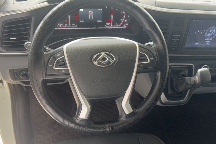 Used SAIC MAXUS Xintu V80 2025 PRO Aoyuntong 2.0T AMT Short Wheelbase Mid-Height 5/6-Seater Steering Wheel