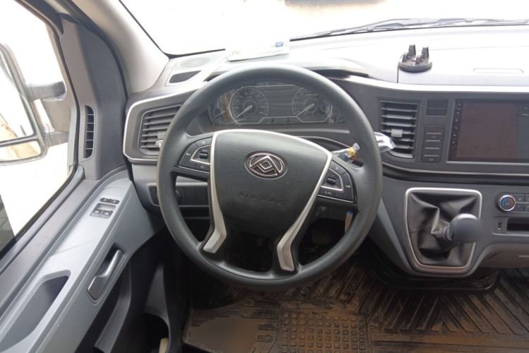 Used SAIC MAXUS Xintu V80 2025 Value Edition Aoyuntong 2.0T Manual Short Wheelbase Mid-Height 127 Ps 7/9 Seats Steering Wheel