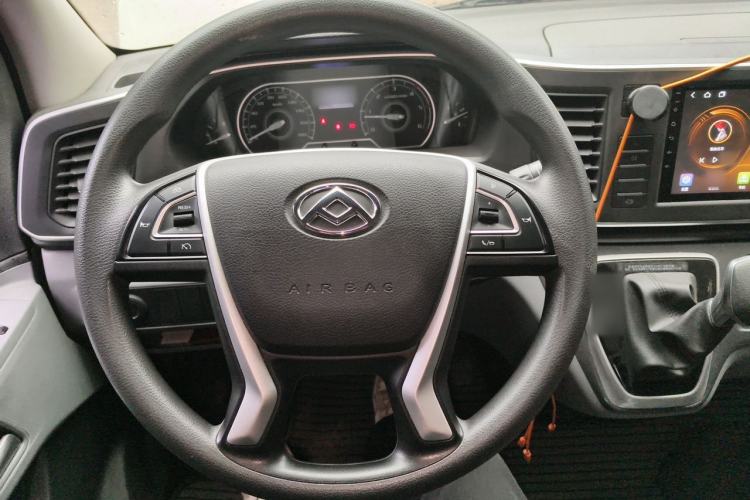 Used SAIC MAXUS Xintu V80 2025 Value Edition Aoyuntong 2.0T AMT Long Wheelbase Mid-Height Roof 127 Ps 6/7/9-Seater Steering Wheel