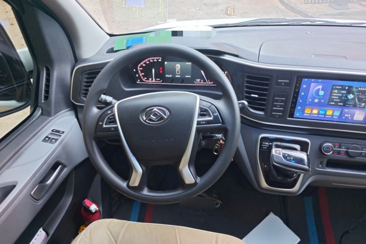 Used SAIC MAXUS Xintu V80 2025 PRO Aoyuntong 2.0T Automatic Long Wheelbase Ultra-Low Roof 6/7/8/9-Seater Steering Wheel