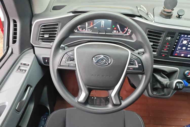 Used SAIC MAXUS Xintu V80 2025 PRO Aoyuntong 2.0T Manual Short Wheelbase Mid-Height 5/6-Seater Steering Wheel