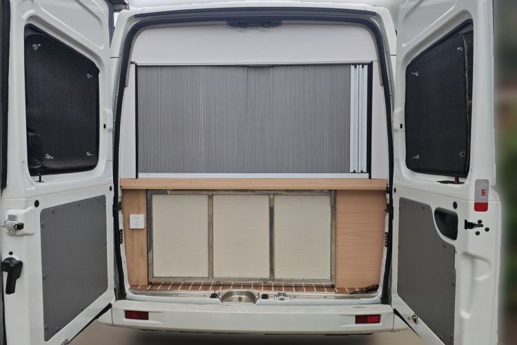 Used SAIC MAXUS Xintu V80 2025 PRO Aoyuntong 2.0T Manual Short Wheelbase Mid-Height 5/6-Seater Trunk