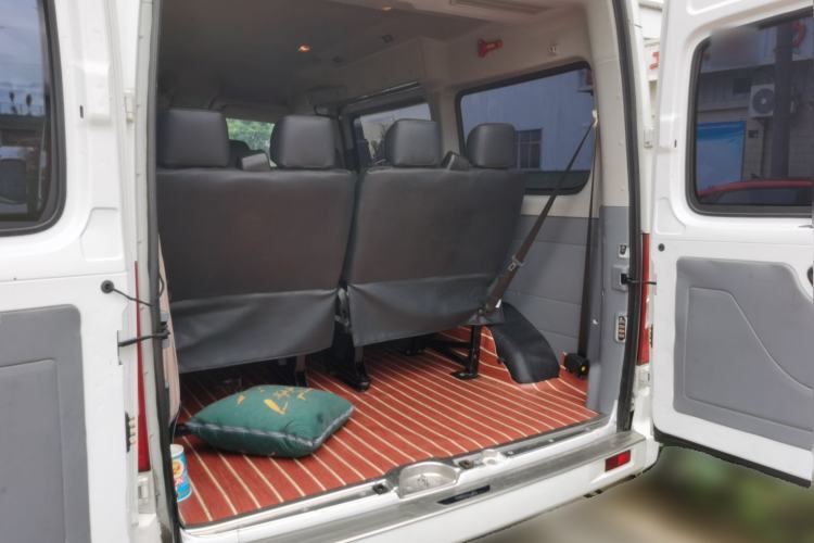 Used SAIC MAXUS Xintu V80 2025 PRO Commercial & Travel 6MT Short Wheelbase Mid-Roof 10/11/12-Seater Non-Commercial Trunk