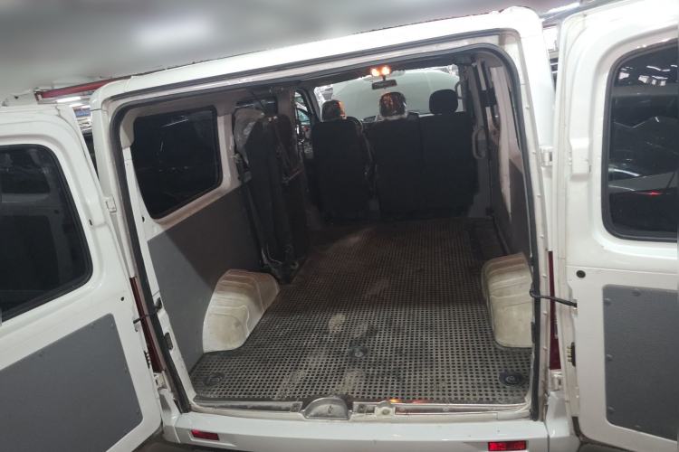 Used SAIC MAXUS Xintu V80  Trunk