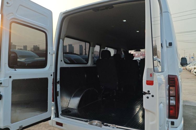 Used SAIC MAXUS Xintu V80 2025 PRO Aoyuntong 2.0T Automatic Long-Wheelbase Mid-Roof Model with 6/7/8/9 Seats Trunk
