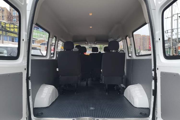 Used SAIC MAXUS Xintu V80 2025 PRO Aoyuntong 2.0T Automatic Long-Wheelbase Mid-Roof Model with 6/7/8/9 Seats Trunk