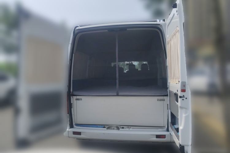 Used SAIC MAXUS Xintu V80 2025 Value Edition Aoyuntong 2.0T Manual Long Wheelbase Mid-Height Design 127 Ps 6/7/9-Seater Trunk