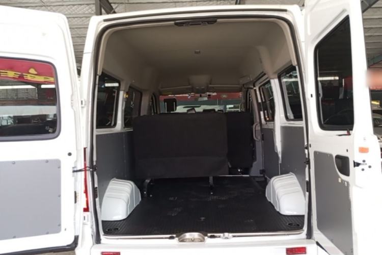 Used SAIC MAXUS Xintu V80 2025 PRO Aoyuntong 2.0T Automatic Short Wheelbase Mid-Height 5/6-Seater Trunk
