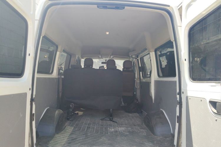 Used SAIC MAXUS Xintu V80 2025 Value Edition Aoyuntong 2.0T Manual Short Wheelbase Mid-Height 127 Ps 5/6 Seats Trunk