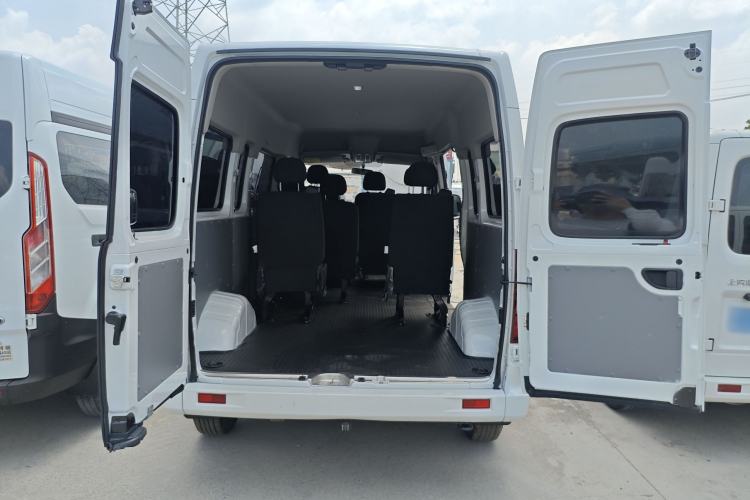 Used SAIC MAXUS Xintu V80 2025 PRO Aoyuntong 2.0T Automatic Long-Wheelbase Mid-Roof Model with 6/7/8/9 Seats Trunk