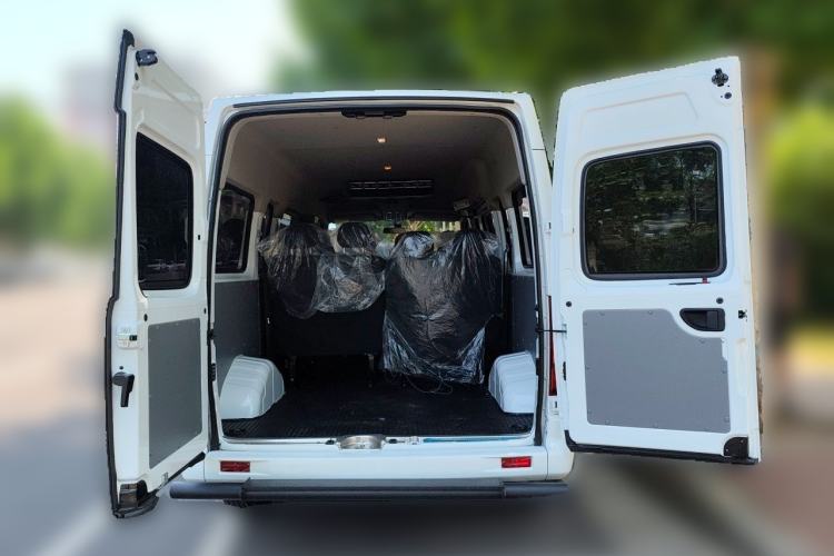 Used SAIC MAXUS Xintu V80  Trunk