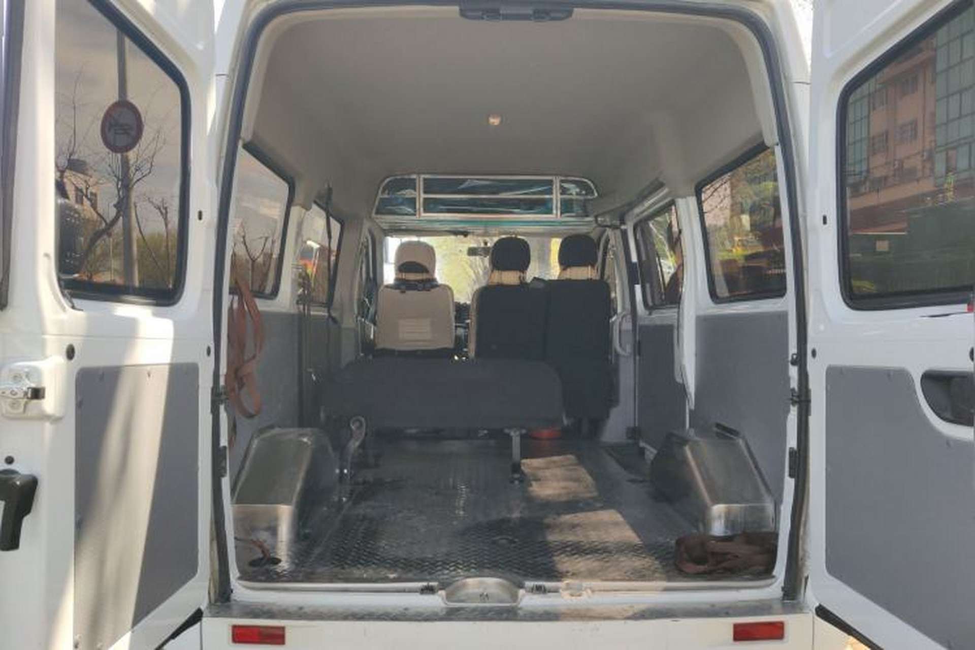 Used SAIC MAXUS Xintu V80 2025 Value Edition Aoyuntong 2.0T Manual Short Wheelbase Mid-Height 127 Ps 5/6 Seats Trunk