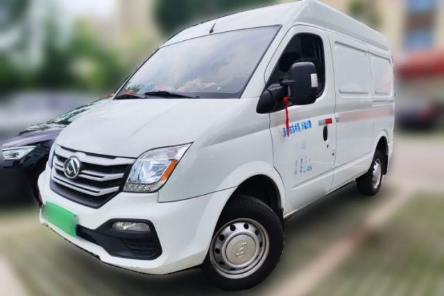 Used SAIC MAXUS Xintu V80 2025 Value Edition City Distribution King 2.0T Manual Short Wheelbase Mid-Roof 127 Ps 3 Seats