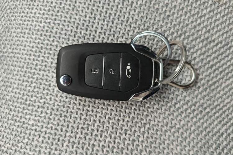 Used SAIC MAXUS Xintu V80 2025 PRO Aoyuntong 2.0T Manual Short Wheelbase Ultra-Low Roof 5/6-Seater Vehicle Key