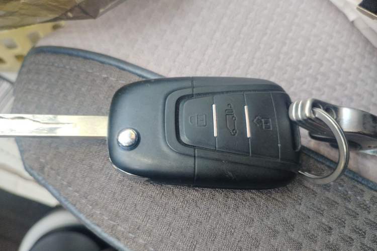 Used SAIC MAXUS Xintu V80 2025 PRO Aoyuntong 2.0T Manual Long Wheelbase Mid-Height 6/7/8/9-Seater Vehicle Key